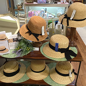 開催中~無くなり次第終了 <br>田中帽子店から麦わら帽子入荷しました!